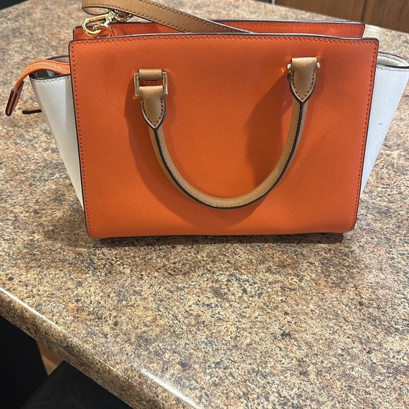 Michael Kors Leather Crossbody Bag With Handles Top Zipper Closure Orange White - Picture 5 of 16
